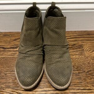 Great looking suede ankle boots